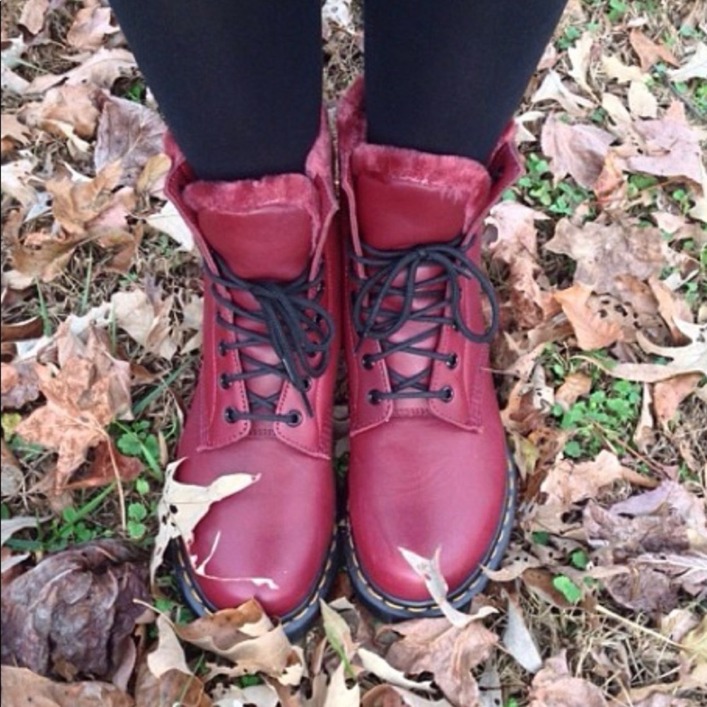 Burgundy, lace up Dr. Martens with faux fur - Picture 6 of 6